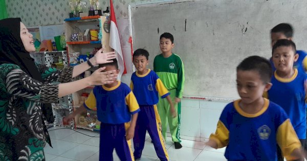 Kolaborasi dengan Guru, Mahasiswa UNM Adakan Program AMSD di SD Negeri Borong Makassar