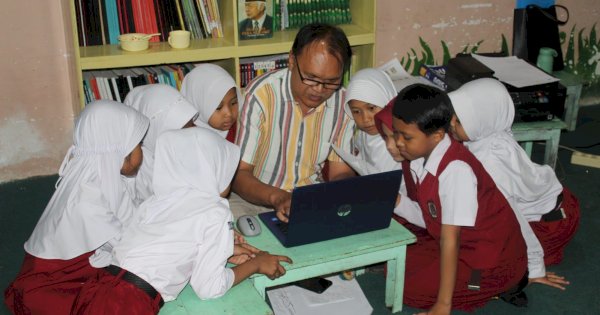 Citra dan Awal Lahirnya WA Group “Penulis Hebat SDN Borong”