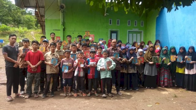 Dirikan Taman Baca di Desa Tabbinjai Gowa, Emil Ingin Tumbuhkan Literasi