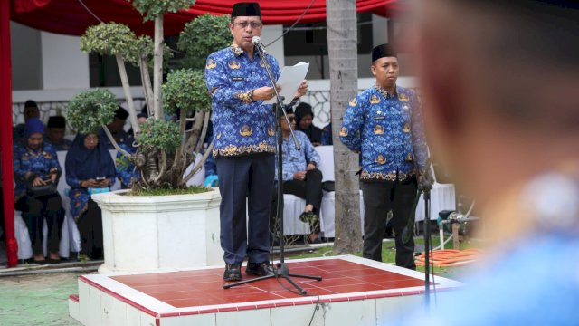 Peringati HUT KORPRI ke 52, Pemkot Makassar Serahkan Piala Pemenang PORSENI