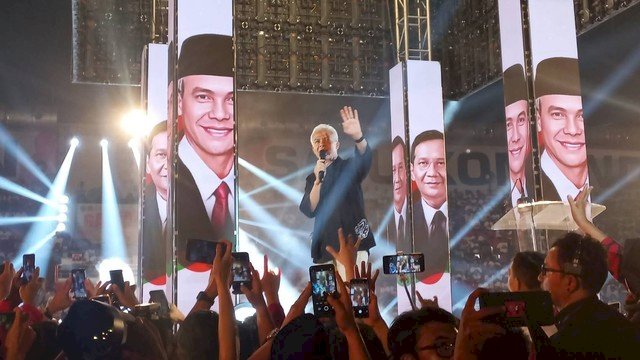 Bacapres Ganjar Pranowo dalam rapat internal Tim Pemenangan Daerah Ganjar-Mahfud di Stadion Jatidiri Semarang, Jawa Tengah, Sabtu (4/11/2023). Foto: ist
