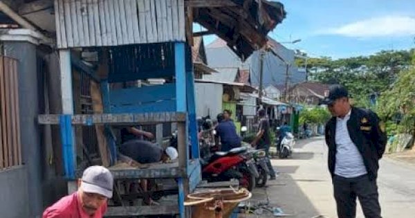 Camat Biringkanaya Benyamin B Turupadang Minta Petugas Kebersihan Bersihkan Drainase Hadapi Musim Hujan