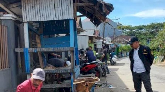 Camat Biringkanaya Benyamin B Turupadang Minta Petugas Kebersihan Bersihkan Drainase Hadapi Musim Hujan