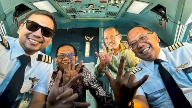 Postingan Mahfud MD bersama awak pilot Garuda Indonesia. Foto: IG