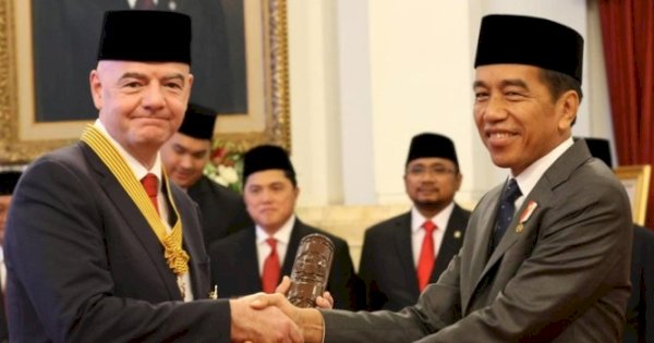 Terima Anugerah Bintang Jasa dari Jokowi, Presiden FIFA: Sekarang Saya Orang Indonesia