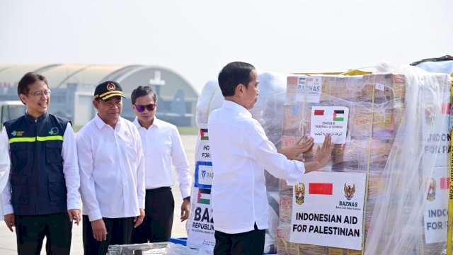 Jokowi lepas bantuan tahap ke-2 untuk waga Gaza. Foto: ist