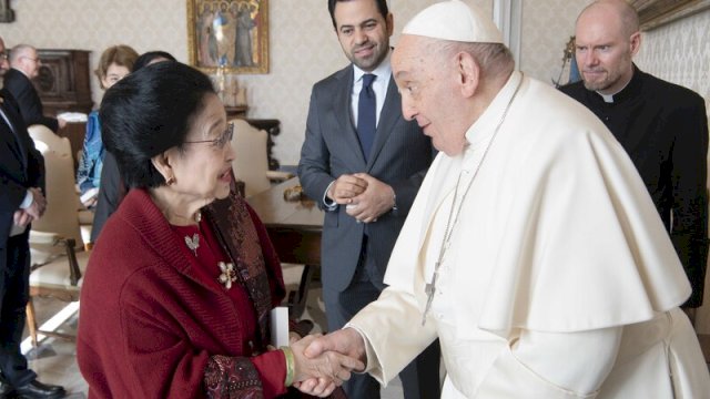 Megawati Soekarnoputri saat beretemu dengan Pemimpin Vatikan Paus Fransiskus. || Foto:dok-pdip