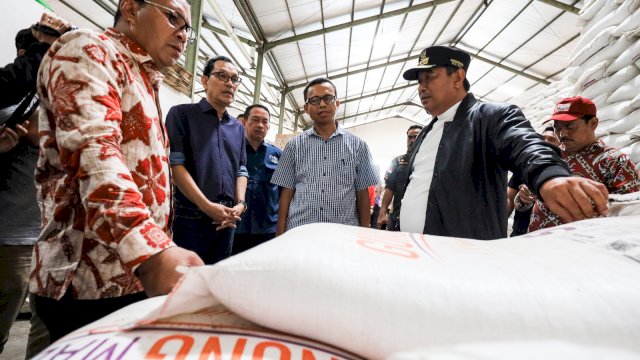 Wali Kota Makassar Danny Pomanto bersama PJ Gubernur Sulsel Bahtiar Baharuddin. Foto: dok