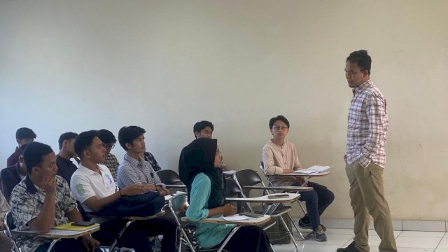 KPI UIN Alauddin Makassar (UINAM) hadirkan dosen tamu dari CNN TV. Foto: dok
