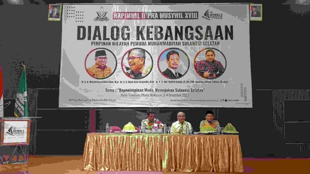 Ilham Arif Sirajuddin berbagi pengalaman dalam Dialog Kebangsaan Pimpinan Wilayah Pemuda Muhammadiyah Sulsel. Foto:Ist 