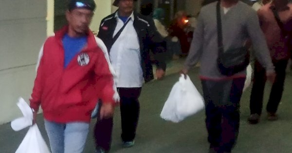 Jelang Nataru, Pemprovsu Salurkan Sembako ke Pengemudi Becak Bermotor di Medan