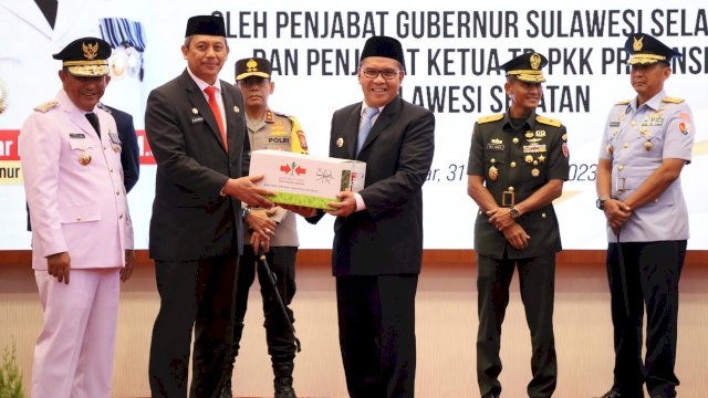 Makassar Terima Bantuan Bibit Cabai Disela Pelantikan Dua Pj Bupati oleh Pemprov