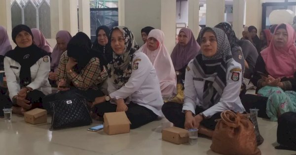Lurah Laikang dan Lurah Daya beserta Ibu-ibu Antusias dengar Ceramah pada Tabligh Akbar Bertemakan Mewujudkan Pemilu yang Damai