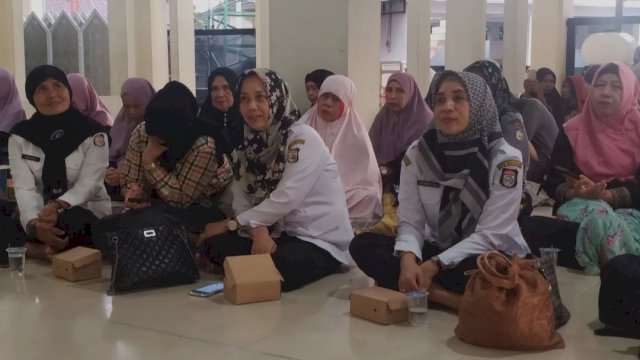 Lurah Laikang dan Lurah Daya beserta Ibu-ibu Antusias dengar Ceramah pada Tabligh Akbar Bertemakan Mewujudkan Pemilu yang Damai