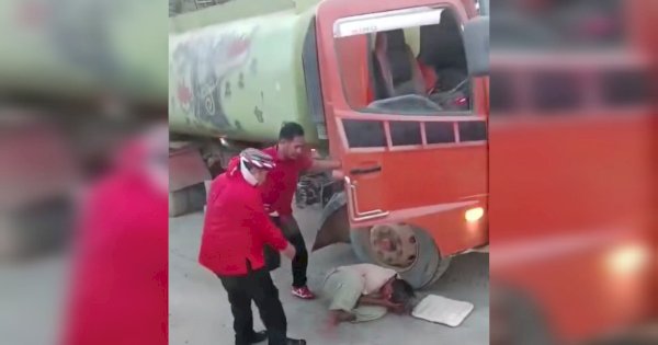 Viral: Ajudan Bupati Kubar Tendang Sopir Truk