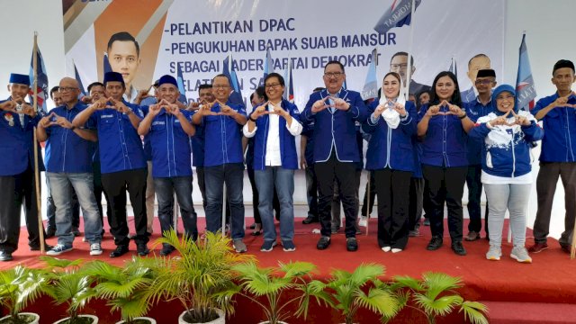 Suaib Mansur saat dikukuhkan sebagai Kader Partai Demokrat. Foto: harian.news/hamsul