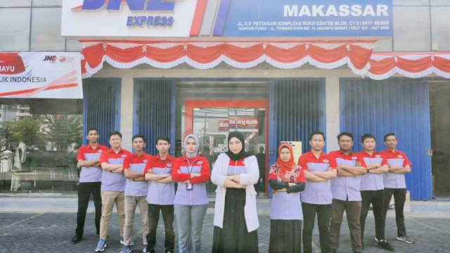 Jajaran JNE Makassar. Foto: dok
