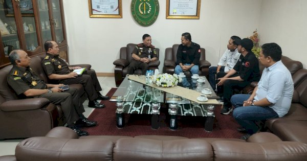 Terima Audiens SMSI, Kajati Sulsel Leonard Eben Ezer: Komunikasi Jangan Putus Dengan Media