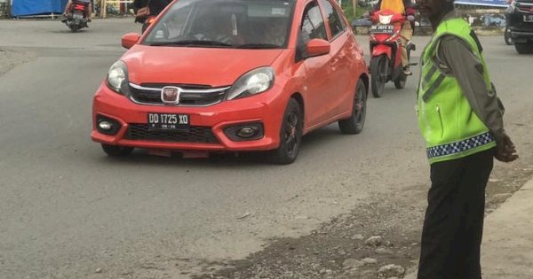 Mengenal Sosok Imam Hanafi, Pengatur Lalu Lintas Pertigaan UIN Alauddin Makassar