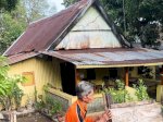 Dipertemukan Tukang Parkir Berusia 73 Tahun, Daeng Piyo Berikan Bantuan Bedah Rumah