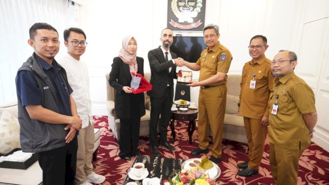 Penjabat Sekretaris Daerah Provinsi Sulawesi Selatan, Andi Muhammad Arsjad menerima kunjungan dari manajemen Edutolia Education di Baruga Lounge Kantor Gubernur, Selasa (5/12/2023). Foto: dok