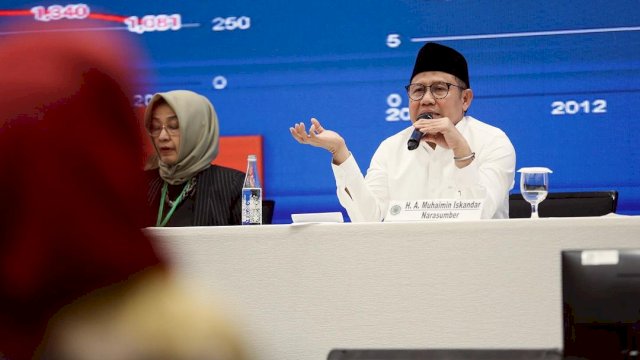 Cawapres urut 1,Muhaimin Iskandar atau Cak Imin memaparkan visi misi AMIN di Musyawarah Kerja Nasional MUI,Jumat (1/12).Foto:instagram@cakiminnow