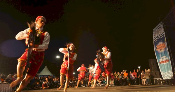 Dispar Makassar dan Bayolali Kolaborasi Gelar Festival Seni Pertunjukan 2023 di Pantai Losari