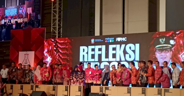 Maksimalkan Layanan Publik, Diskominfo Makassar Serahkan Komputer ke 15 Kecamatan