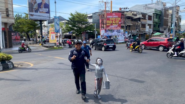 Operasi TRC Dinsos Makassar, Jaring 2 Manusia Silver di Bawah Umur