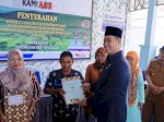 Bupati Pangkep MYL Serahkan 257 Sertifikat ke Warga Bontoa