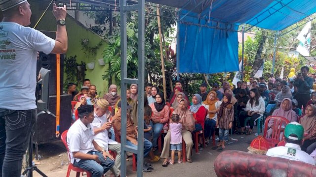 Calon Legislatif Pusat Dapil Sulsel 1 dari PKB, Syamsu Rizal MI alias Deng Ical di Desa Toddotua, Minggu (7/1). 