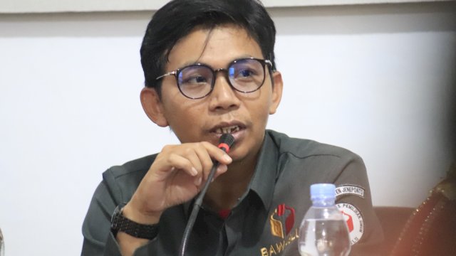 Anggota Bawaslu Jeneponto Divisi Hukum, Eric Fhatur Rahman. Foto: harian.news/aswin