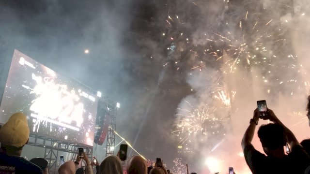 Perayaan malam tahun baru di Anjungan Pantai Losari Makassar. Foto: harian.news/sinta