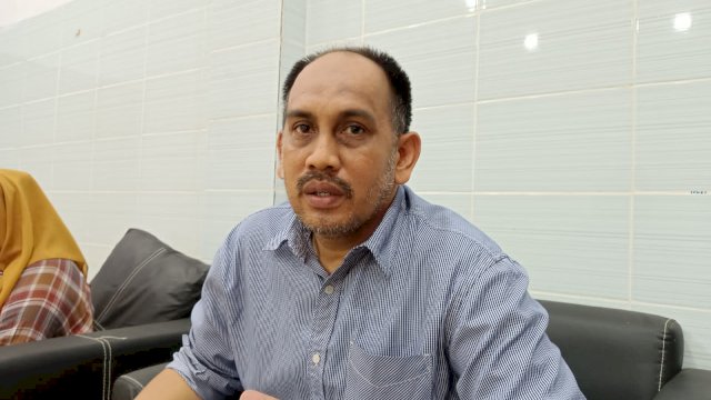 Dr. H. Mahmud ditemui di poskonya, Kamis (4/1). (Foto: Sinta/HN)