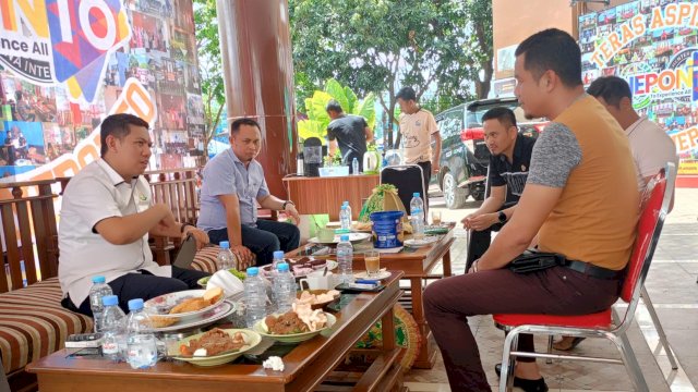 Susanto Gani Kejari Jeneponto (kiri kemeja putih) dan Hasan Anwar Ketua LPK Sulsel (kanan kaos orange) ||Foto:aswin_harian.news