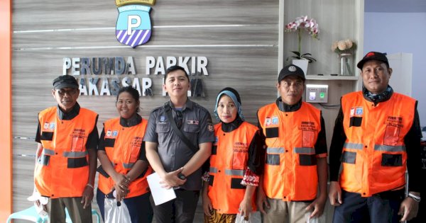 Tekan Maraknya Jukir Liar, Perumda Parkir Perkenalkan Rompi Resmi