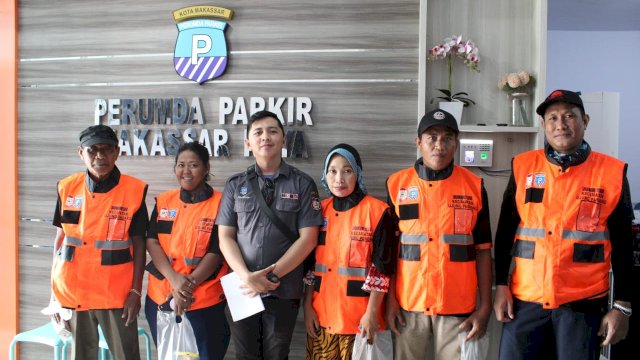 Tekan Maraknya Jukir Liar, Perumda Parkir Perkenalkan Rompi Resmi