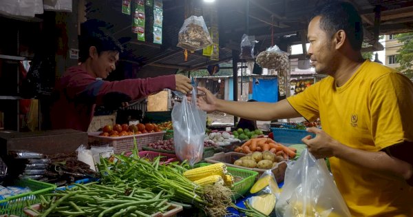 Pemkot Makassar Larang Pakai Kantong Plastik, Pengamat: Pikirkan Nasib Pelaku UMKM