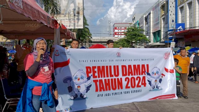 Pelaksana Tugas (Plt) Kepala Dinas (Kadis) Kominfo Kota Makassar, Ismawaty Nur di CFD Boulevard, Minggu (28/1). (Foto: Sinta/HN)