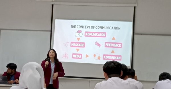 Tingkatkan Skill Komunikasi, UC Makassar Latih Public Speaking Siswa Athirah