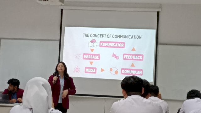 Tingkatkan Skill Komunikasi, UC Makassar Latih Public Speaking Siswa Athirah