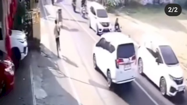 Keenakan Cerita dengan Pelanggan, Tukang Bakso Pentolan ini tak Sadar Ditinggal Gerobaknya