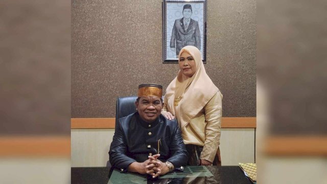 Pj Bupati Jeneponto, Junaedi Bakri dan istri ||Foto:Ist 