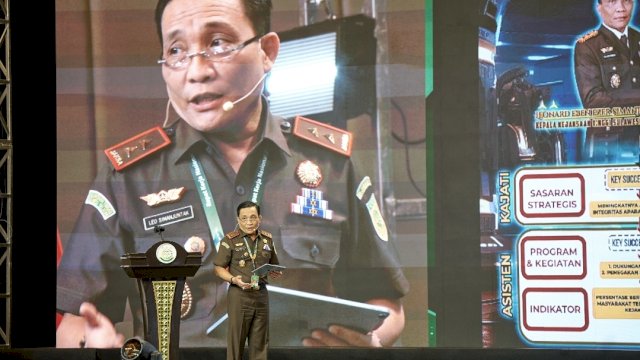 Kajati Sulsel Leonard Eben Ezer. 