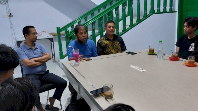 Dari kiri Amal Sakti, Wakil Ketua DPW PKB Sulsel, Irfan Ilyas (tengah) dan Deng Ical (kanan). Ist