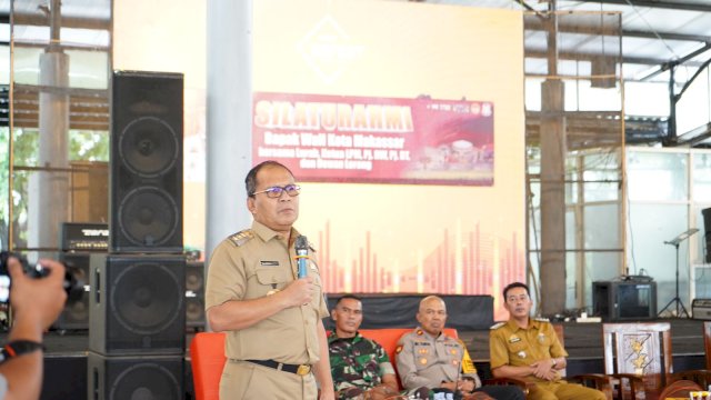 Wali Kota Makassar, Moh Ramdhan Pomanto saat membawakan sambutan dalam silaturahmi di Kecamatan Biringkanaya, Makassar. Foto: dok