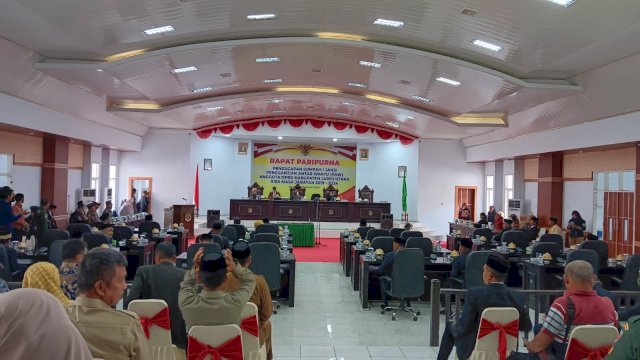 Pelantikan PAW di DPRD Lutra. Foto: harian.news/hamsul