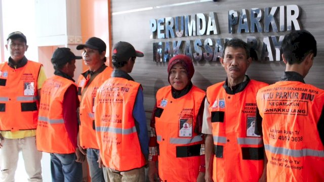 Perumda Parkir umumkan jukir resmi menggunakan rompi dan ID card resmi, Foto: dok