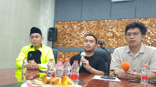Panitia Persiapan Harlah PPP: Ketua SC Harlah PPP Rahmat Taqwa Qurais (kiri), Ketua PPP Sulsel Imam Fauzan (tengah) Ketua Panitia Harlah PPP ke-51, Salman Alfariz Karsa Sukardi (kanan). Foto: harian.news/sinta
