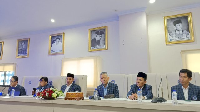 Konferensi pers terkait raihan akreditasi kampus Unismuh Makassar. Foto: harian.news/sinta